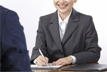 目的や狙いをヒアリングし、最適なサイト構成のご提案からデザイン迄を一貫して行います。